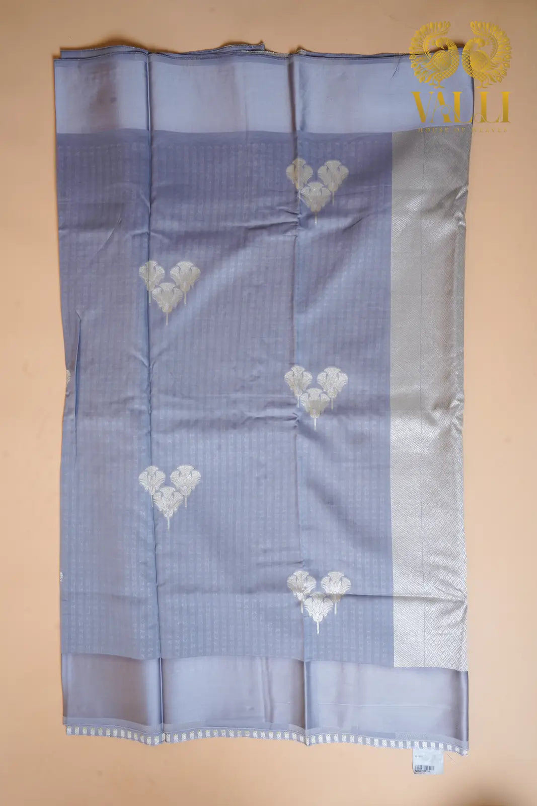 Grey Munga Silk Saree Leaf Motif Body with Heavy Pallu & Running Blouse