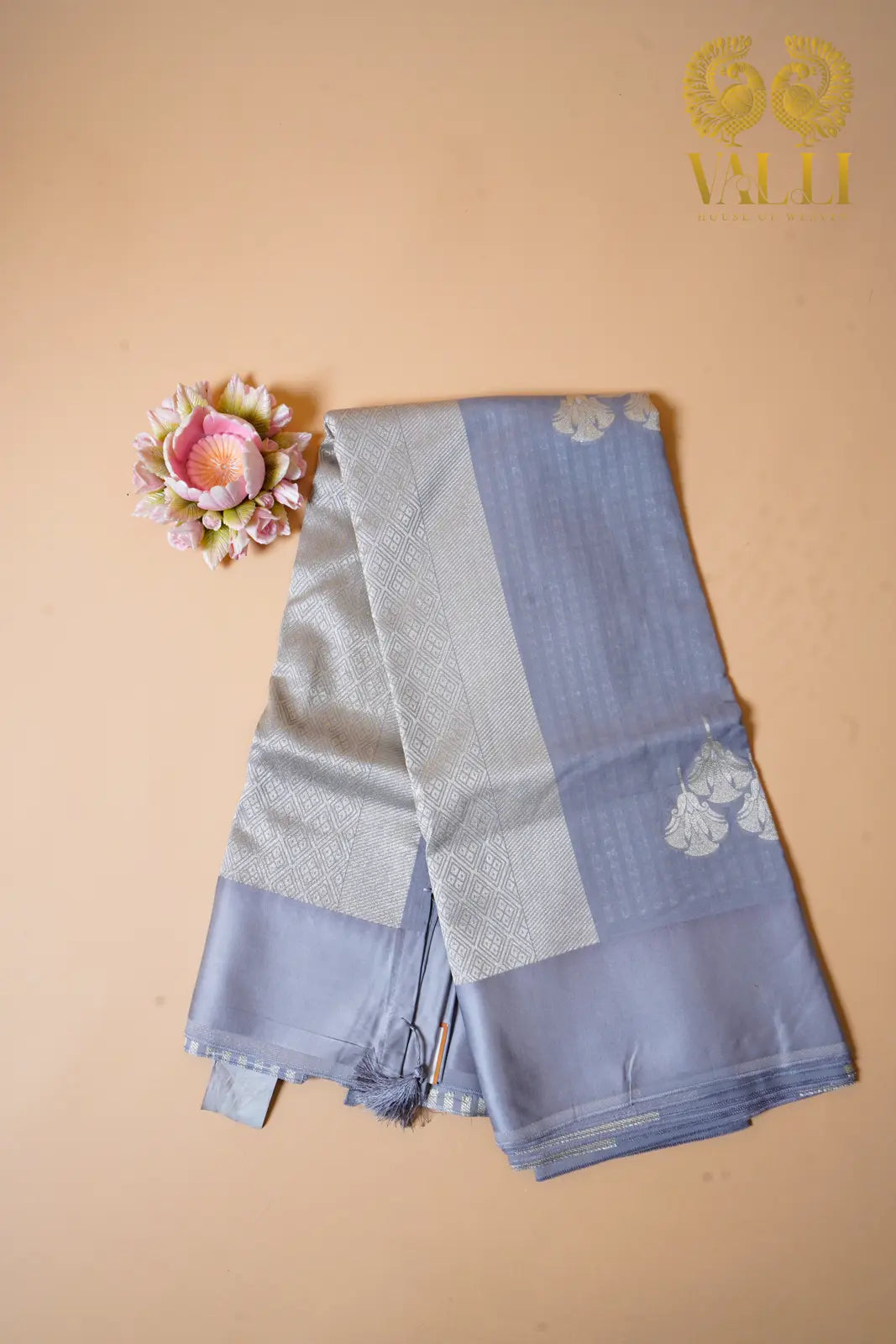 Grey Munga Silk Saree  Leaf Motif Body with Heavy Pallu & Running Blouse