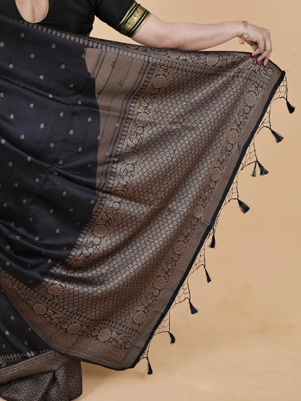 Tussar Silk Saree with Antique Border & Pallu