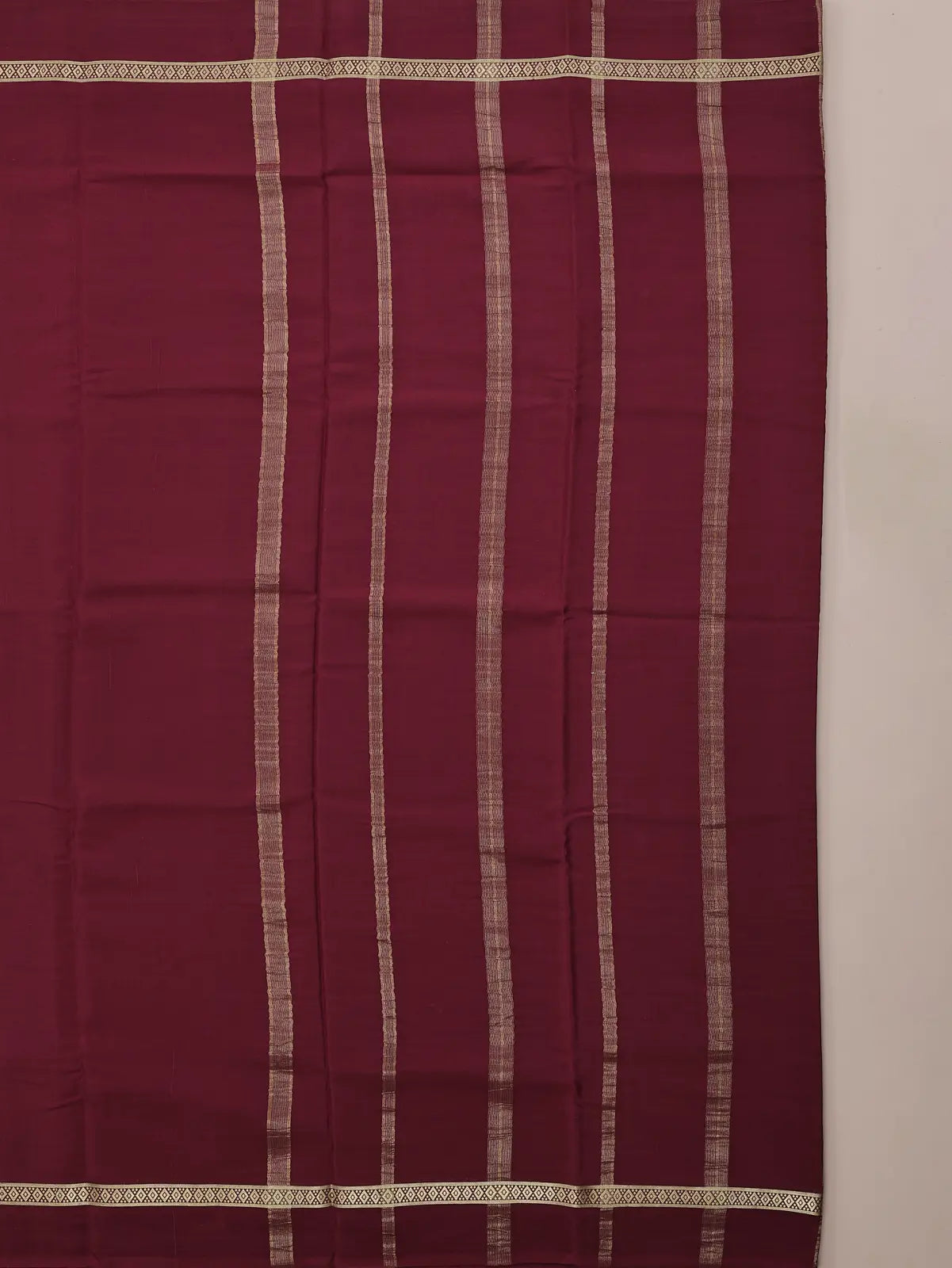 Arakku Red KSIC | Pure Silk Saree with Diamond Border