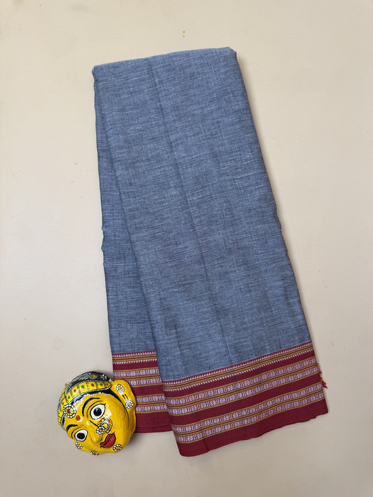 Patteda Anchu Cotton Saree – Grey & Red