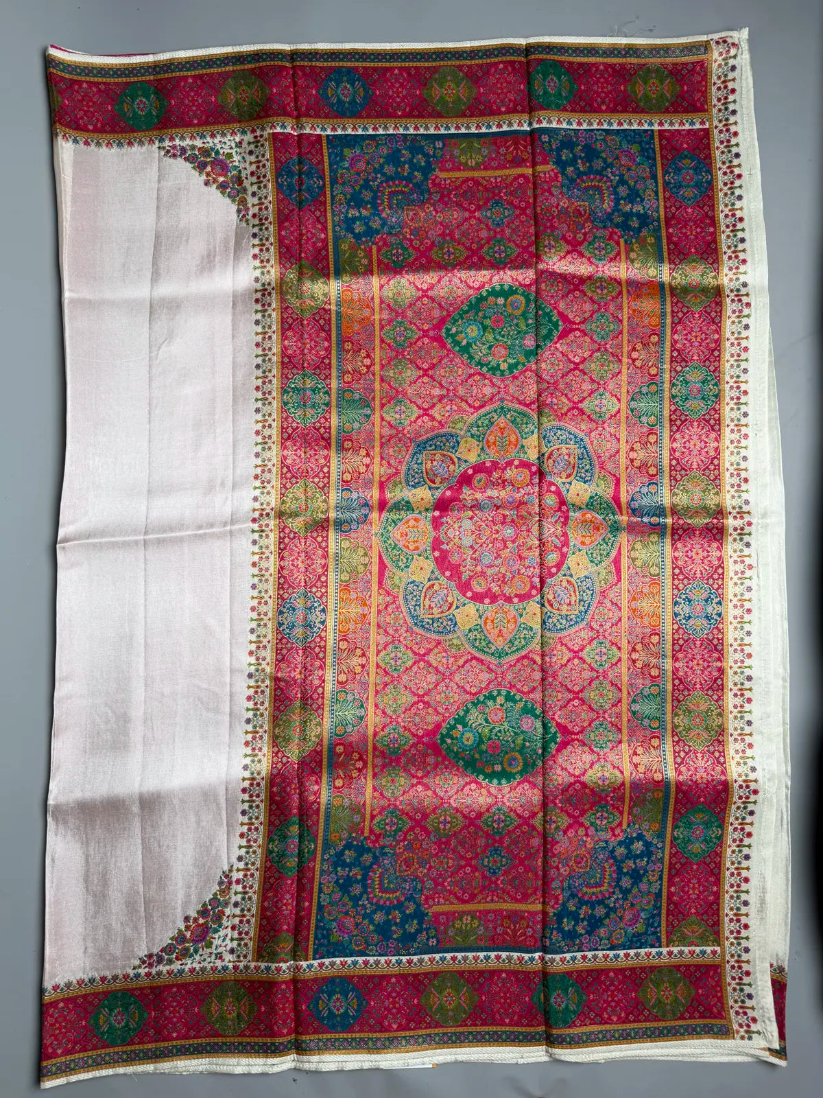 Ivory Kani Silk Saree with Ornate Pallu & Contrast Blouse