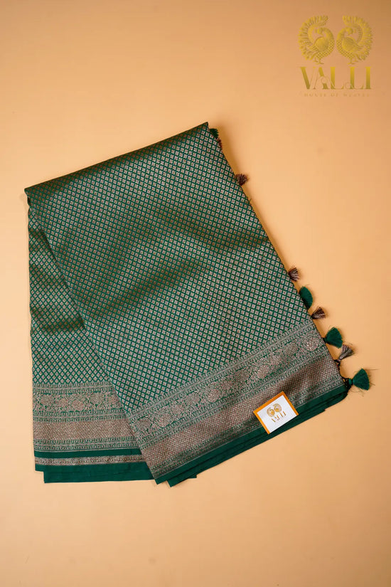 Royal parrot green